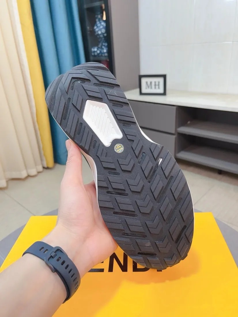 Factory price 458🌹🌹[fendi] Fendi classic and comfortable men, this complex sneaker is made of soft calfskin➕genuine leather lining➕original ultra-light rubber material rough outsole. This unique light and thin style is suitable for the casual and exquisite sensibility of this season. It is comfortable and natural on the feet. It is an everyday style for casual travel in autumn and winter! 38/44